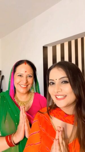 Nidhi Uttam Instagram - Radhe krishan from Gayatri and Nandini! Sirf aapke kahne per yeh look 🙏 #actor #yrkkh #Motivation #instagood #inspiration #art