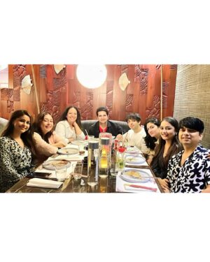 Nidhi Uttam Instagram - Most cherished moments happen when friends and family get together. Last night was just about that with my extended family from YRKKH ❤️
.
An evening filled with fun and laughter with the crazy bunch 😀
.
.
@medhajambotkar @realsonaliverma @ayush_viz @nidhiuttam @nehasaroopa6 @sakshikohli02 @themohitpathak 🤗❤️