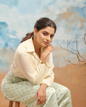 Nikhila Vimal Instagram - 🩵🩵🩵
Photographer : @jibinartist @plan.b.action 

Styling : @styledbysmiji

Makeup : @femyantony

Outfit : @vintage_spiritt

Jewellery :  @shopharshaambady

Cam asst : @dayonphotos