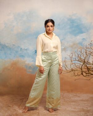 Nikhila Vimal Instagram - 🩵🩵🩵
Photographer : @jibinartist @plan.b.action 

Styling : @styledbysmiji

Makeup : @femyantony

Outfit : @vintage_spiritt

Jewellery :  @shopharshaambady

Cam asst : @dayonphotos