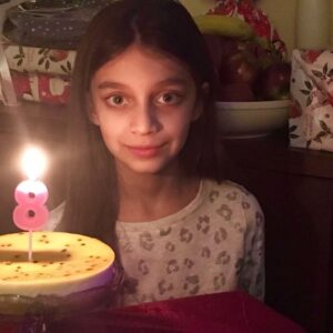 Niki Karimi Instagram - تولدت مبارك ويوين ، نفس خاله ❤️❤️
زمستان شروع شد اما 
دل هاي همه گرم باشه
Vivienne’s birthday #
#alliwantforchristmasisyou
