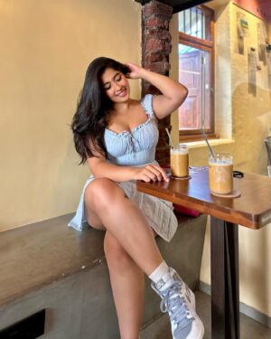 Nikita Sharma Instagram - A cute little dress, a pair of Jordan’s, and my cup of coffee makes for the perfect Bombay day out! 🩵