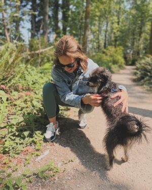 Nikki DeLoach Instagram - Yesterday marked three years. 

These anniversaries can be so hard, especially when away from my family. Asking for support was not something I could ever bring myself towards. It was something I did for others. But in these last six years of hard with Bennett and my dad, I realized that I was missing out on so much by not allowing those I hold dear to also hold me. Yesterday, my intention was to honor my dad. And because of you, Framily, yesterday felt like a celebration of his life and our love. We found him in music, stories, sweet pups, laughter, feathers, the forest and yes… in the fireworks. What a day! 

Thank you to the earth angels in my life who walked with me through the day and brought me so much joy along the way. Thank you @erinkrakow and @ben_rosenbaum (and Willoughby) for answering the call, picking me up and taking me to the woods to be with my dad. You asked every right question and held my love for my dad in both of your hearts alongside me and I’ll never forget it. 

Dad, you literally lined the path with white feathers and it took my breath away. I am so grateful. I miss you every second of everyday. But I know where to find you. Thank you for always being there, on Earth and also in heaven. I love you the most.🪶❤️‍🩹💫