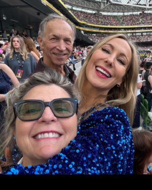 Nikki Glaser Instagram - On break from my own tour, I went and followed Taylor’s in Europe and brought my mom and dad with me. I don’t have kids and so this is what I like to do with my free time and money because 𝓉𝒽ℯ𝓇ℯ’𝓈 𝓃ℴ𝓉𝒽𝒾𝓃ℊ 𝓁𝒾𝓀ℯ 𝒶 𝓂𝒶𝒹 𝓌ℴ𝓂𝒶𝓃. #erastourdublin #erastouramsterdam