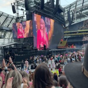 Nikki Glaser Instagram - On break from my own tour, I went and followed Taylor’s in Europe and brought my mom and dad with me. I don’t have kids and so this is what I like to do with my free time and money because 𝓉𝒽ℯ𝓇ℯ’𝓈 𝓃ℴ𝓉𝒽𝒾𝓃ℊ 𝓁𝒾𝓀ℯ 𝒶 𝓂𝒶𝒹 𝓌ℴ𝓂𝒶𝓃. #erastourdublin #erastouramsterdam