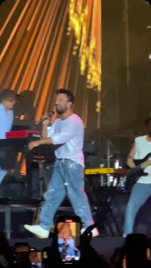 Nilgün Belgün Instagram - Güne neşeli başlayalım🥳🔥🔥
Su akar yolunu bulur nasıl olsa…
Çok severim çokkkkk
aşk’dır o…
@tarkan ♥️♥️♥️🧿