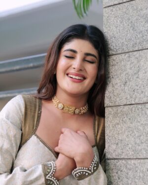 Nimeshika Radhakrishnan Instagram - ✨💫🦋🤍💙