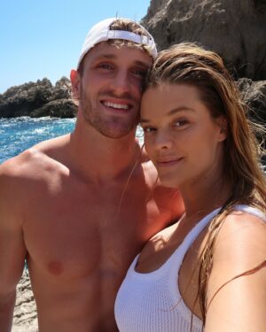 Nina Agdal Instagram - Beach and babe and baby and belly 🤗