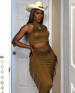 Nina Bo'nina Brown Instagram - My look for my cowboy Carter listen rawview which is out now! Did i like it hmm. #dragqueen #makeup #mua #rpdr #cowgirl #mylook