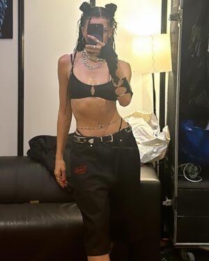 Nina Kaiser Instagram - Die letzten Tage haben mich so glücklich gemacht! Ganz viel Liebe an alle die bei den Shows waren. Ihr seid sooo krass! ❤️❤️❤️❤️
