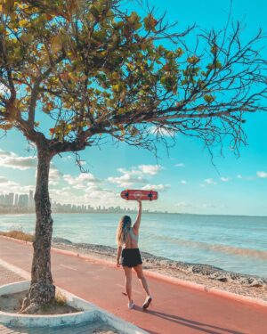 Nina Monteiro Instagram - “Se essa vida fosse um filme, 
eu dava pause nessa cena...”
. 🛹 @nitrosk8