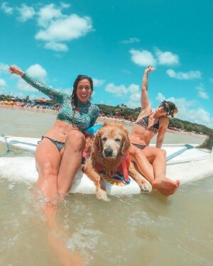 Nina Monteiro Instagram - Essa foi uma das maiores roubadas mas também um dia beeeem divertido 😂  Remamos um tempão conta o vento, cai na água e perdi meu óculos, carreguei junto com @rayluc que por sinal cortou o pé. Na final a gente ri lembrando das artes