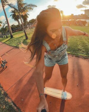 Nina Monteiro Instagram - 🛹