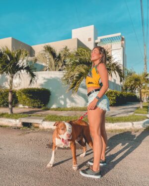 Nina Monteiro Instagram - O pequeno pônei me levou para passear :)