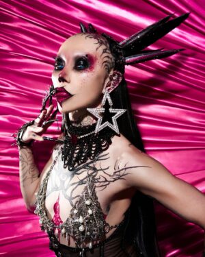 Niohuru X Instagram - 你是魔鬼中的天使 让恨变成太俗气的事🩸 @abookof 🩸
.
Photographer   Creative Director : Lily Lytton @lilylytton_photography 
Stylist: Miranda Monroe @mirandamonroe.xo 
Lighting Assistant: Margot Lily @margotlily 
Hair: Jackie Bieber @madebyjackiebieber 
Prosthetic Make up: Cesia Martinez @gutterglitt3r 
Nails:  Rox Vazquez @statement_not_maintenance Zahara Browne @dahouseofphalanges 
Studio: The Powder Room Studio @thepowderroomstudiola
3D edit: @unfor_