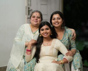 Niranjana Anoop Instagram - 🩵 എന്റെ പൈങ്കിളികൾ 🩵
@niranjanaanoop99 ❤️ @narayani.anoop