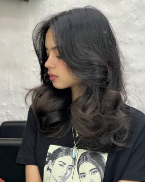 Nitanshi Goel Instagram - New hair!! 💇🏻‍♀️ Like🌸 or Love🌹
Here the ‘After’ pic sneaks in before the ‘Before’ pic

#NitanshiGoel #LaapataaLadies
