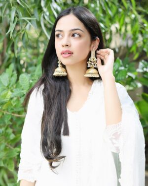 Nitanshi Goel Instagram - Happy Independence Day!🇮🇳 
May we always uphold the values of freedom, justice, and equality for all 🤍 

📸: @dinesh_ahuja 
Outfit: @roze.india 
Styled by: @isolatednee 
Jewellery: @opasa.jewellery 
Styled by: @_anushkapuri_

#NitanshiGoel #HappyIndependenceDay India