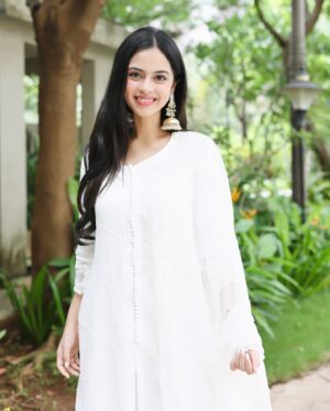 Nitanshi Goel Instagram - Happy Independence Day!🇮🇳 
May we always uphold the values of freedom, justice, and equality for all 🤍 

📸: @dinesh_ahuja 
Outfit: @roze.india 
Styled by: @isolatednee 
Jewellery: @opasa.jewellery 
Styled by: @_anushkapuri_

#NitanshiGoel #HappyIndependenceDay India