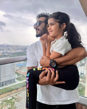 Nitya saxena Instagram - Those cute endless talks with a Daughter r the best a Father can ever experience 🥰😍

& i just listen ❤️❤️❤️

@viyaofficial @nitya.saxena1186 #anchorravi #princessviya #fatherdaughter #daughterlove