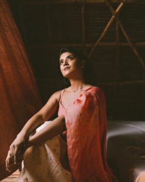 Nivedhithaa Sathish Instagram - 🥀♥️

Shot by - @madras_ponnu
Styled by - @by_sarana
Wearing - @houseofmurah
Jewellery - @atiracreations
Makeup - @luhkhaimmakeup 
Hair - @gouthamisari_hm 
Location - @keethhouse