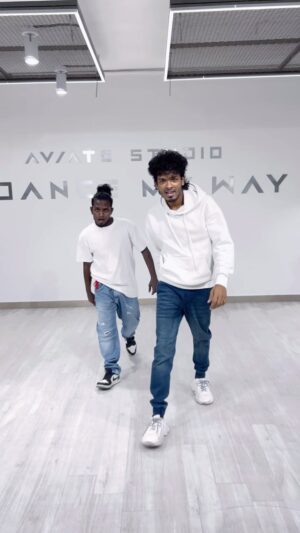 Nixen Instagram - NATARAJAN NAATIYAM Hook step with choreographer @black_allforone 💥
.
.
.
#nixen #nxn