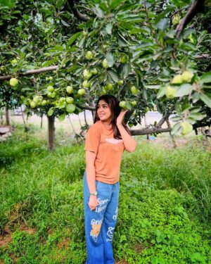Niyuktha Prasad Instagram - I couldn’t find a Red one🍎
Still those Green Apples are cute🍏

#kashmir #pahalgam #india #nature #lover #explore #ootd #insta