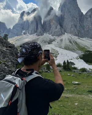 Noah Beck Instagram - “wait, don’t move” (talking to the mountain)