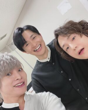 Nobuhiko Okamoto Instagram - #鬼滅の刃　鬼滅祭に出演しました
声優として、このレベルの朗読や生アフレコのあるイベントはとても珍しく思います
鬼滅スタッフの皆様と、凄まじい力を持った皆様と登壇できたことを光栄に思います

#これは役者として幸せだ
#サプライズ組の方々とパシャリ
#サプライズの方が出るたびに歓声があがるの嬉しすぎました
#ラクーンドッグポーズ