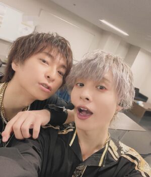 Nobuhiko Okamoto Instagram - キラフェス2024ありがとうございました
楽しかったかな？俺は楽しかったよ本当に

#神谷さんと自由くんの表情やばいと思ったらもっとヤバイ人いた
#神谷さんの安定感と切れ味抜群のコメントが好きすぎる
#浪川さんチャラメガネあうよね本物のエンターテイナーうほっ
#かっきーさんの胸筋まじはんぱないストイックだしかっこいいわ
#りょへさんアレっすよやっぱりもっと歌って踊りましょうよファンのみんなより俺の方が求めてますって
#ウィングはずっと美少女だったよっ全体曲は介護したよっっ
#よっちんパイセンのパフォーマンスが唯一無二切り替えはんぱない
#すぱくる歌うますぎて笑うセクシーだし可愛いしなによりファンサ神
#そして
#みゆくん
#超楽しかったありがとうみゆくんのこと大好きだこれからもよろしくね