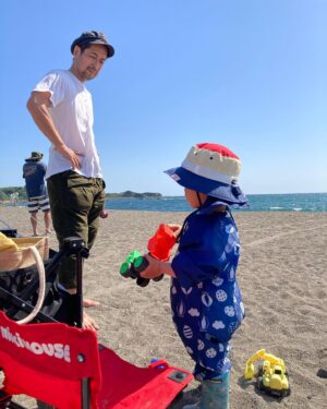 Nobuyuki Suzuki Instagram - Waktu yang terbuang di pantai adalah waktu yang dihabiskan dengan baik✨
#campingstyle
#beachvibes 
#テント ⛺️
#camp
#camplife
#outingstylejp
#けんご
