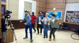 Nobuyuki Suzuki Instagram - Gimana tayangan kemaren guys ? Seru juga ya belajar dance dengan oppa @leejeonghoon nonton trus ya @kelas_net  @net.tv @netmediatama ✌🏻️#KelasTiketSuju_NET
#kelasinternasional 
#nettv
