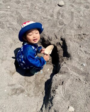 Nobuyuki Suzuki Instagram - Waktu yang terbuang di pantai adalah waktu yang dihabiskan dengan baik✨
#campingstyle
#beachvibes 
#テント ⛺️
#camp
#camplife
#outingstylejp
#けんご