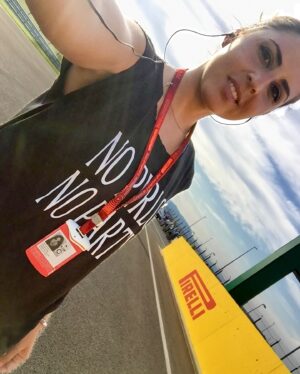 Noemí de Miguel Instagram - Ver los libres y 🤍 Hungaroring y Budapest 
Muchos y grandes recuerdos. 

- El rollazo de las gradas antiguas. 
- La victoria de Lewis en 2016, mi primer año. 
- Girad porque no cabe el Ferrari 😉
- Hacemos cuentas @tabathavalls 🥳
- Muchas emociones. 
- La ciudad que más he pateado y corrido. 
- No Pirlo No party 
- Acompañada de los mejores 🤗
- O en solitario … Le he dado mil vueltas.
- Sí, fuimos a los baños en un doblete, a los ruin bar, mil cosas que hacer siempre en Budapest y uno de los mejores ambientes del mundial.