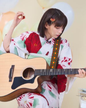 Non Instagram - 浴衣もギターも最高だな🎸👘

Photo: @kentarominami_ 
Kitsuke&Styling: Mitsuko Takizawa
Hair&Make up: Shie Kanno

#残暑見舞い #浴衣