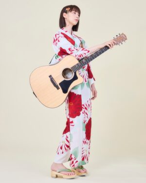 Non Instagram - 浴衣もギターも最高だな🎸👘

Photo: @kentarominami_ 
Kitsuke&Styling: Mitsuko Takizawa
Hair&Make up: Shie Kanno

#残暑見舞い #浴衣
