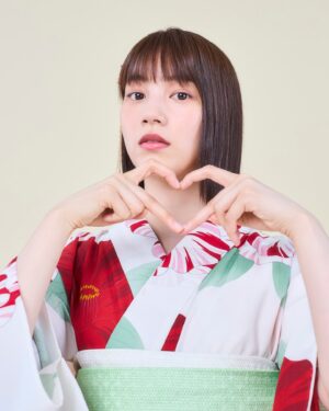 Non Instagram - 残暑お見舞い申し上げます🎐🌻

Photo: @kentarominami_ 
Kitsuke&Styling: Mitsuko Takizawa
Hair&Make up: Shie Kanno

#残暑見舞い #浴衣