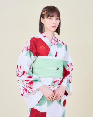 Non Instagram - 残暑お見舞い申し上げます🎐🌻

Photo: @kentarominami_ 
Kitsuke&Styling: Mitsuko Takizawa
Hair&Make up: Shie Kanno

#残暑見舞い #浴衣