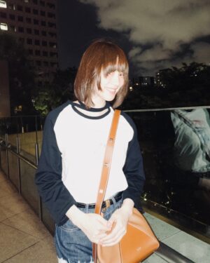 Non Instagram - 腹ごしらえの後の、ヘアカット。
赤い目が動物的ですき🐈
夏の夜を感じたーー

#💇‍♀️