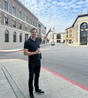 Norbi Novak Instagram - What a fun day strolling around the Warner Brothers Lot