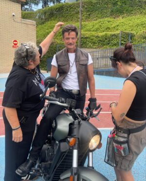 Norma Ruiz Instagram - Ya estamos rodando “Futbolisimos y el misterio del tesoro pirata” desafiando el calor y echándonos risas mil con este pedazo de reparto capitaneado por Miguel Angel Lamata! @josito_chester @rtve @movistar_es 🎬 #Futbolísimos2 ⚽️