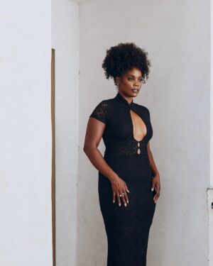 Novi Brown Instagram - Things I’m currently into: 
1. Silver cause it just looks better on me 
2. No fake lashes cause it’s too high maintenance for me
3. Nude or Silver chrome nails will always be my go-to
4. SKIN will always be my priority because makeup can only go so far
5. Tapping into my sexy cause DUH 
6. Curls, curls, curls are stunning 
7. Obsessed with smelling good. My fave right now is @burberry Black. Thank me later!
8. Rest - I haven’t napped this much in my life, EVER. 
9. Full, untamed brows
••••
💄 @maddydollfacee 
📸 @chancemichaelphoto 
💇🏾‍♀️ My staple wash & go using @sheamoisture Curly Enhancing Smoothie