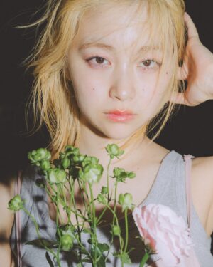 Nozomi Hanayagi Instagram - ・
クランクアップ終わりに、
いただいたお花を片手にさよなら金髪式💐
⁡金髪ほんとうに一瞬だったけど楽しかった〜
⁡
いつも綺麗に撮ってくれてありがとう
@toi.kamimura