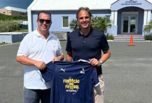Nuno Gomes Instagram - Bermudas part 1. Obrigado à Bermuda Football Association por me receber na qualidade de vice-presidente da @fundacaodofutebol da @ligaportugal. Desejo boa sorte ao clube Vasco da Gama e à Escola Portuguesa das Bermudas.🇧🇲🇵🇹 Merecem toda a sorte do Mundo! Obrigado a todos que me receberam!❤️
