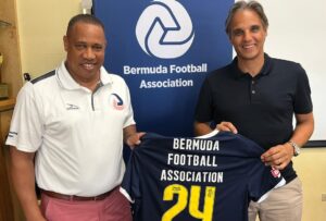 Nuno Gomes Instagram - Bermudas part 1. Obrigado à Bermuda Football Association por me receber na qualidade de vice-presidente da @fundacaodofutebol da @ligaportugal. Desejo boa sorte ao clube Vasco da Gama e à Escola Portuguesa das Bermudas.🇧🇲🇵🇹 Merecem toda a sorte do Mundo! Obrigado a todos que me receberam!❤️