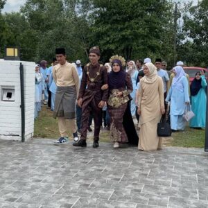 Nur Fazura Instagram - Selamat berbahagia anak gadis kesayangan Faz,  @idzniamin dan suami nya, Faiq. Idzni merupakan anak saudara Faz yang dari kecil selalu Faz kidnap bawa balik rumah untuk Faz ajak bermain, sampai arwah ayah nya selalu bising sebab Faz kidnap anak dia sampai berminggu-minggu 😅 

Idzni anak yang baik dan Syukur Alhamdulillah, Faz tumpang bahagia melihat Idzni selamat bertemu jodoh yang terbaik buatnya mudah-mudahan. Semoga sentiasa saling menjaga, setia dan saling bertanggungjawab dalam melindungi kebahagiaan rumahtangga anda berdua di dunia akhirat.. mudah-mudahan.. aminnn 🤲🏻💖💐