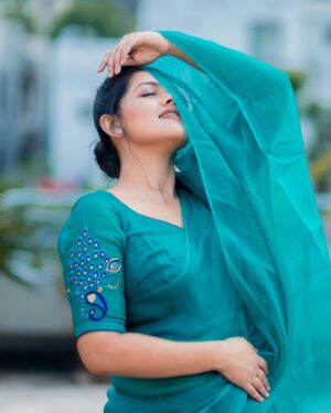 Nusrat Imroz Tisha Instagram - আমারও পরানও যাহা চায়
তুমি তাই, তুমি তাই গো!

PC: @zutons_snapshoot 
Saree: @_taaaj__ 

#tisha #nusratimrosetisha #imrose #rabindronathtagore #poem #thursdays