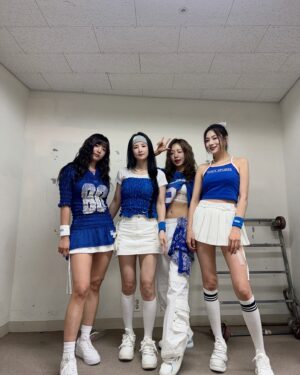 Oh Ha-young Instagram - 파랑파랑 💙
관객분들 모두가 무대를 잘 즐겨주셔서 빵터진거였어 🤣