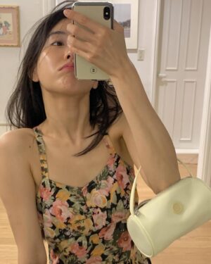 Oh Ji-yeon Instagram - 어두컴컴한 날씨에, 
질수없다! 그렇다면 나에게 
색칠해주기  2 🧡
음, 여러가지 색으로 히 
여러분도 해보세요오오 
효과 있다 이거?