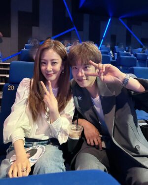 Oh Na-ra Instagram - 가장 반가웠던 #티라미수왕자님 #김성철배우
본인은 부끄럽다고 손사래를 치지만 
난 이제 시작인걸?🤭
#영화파일럿_vip_시사회